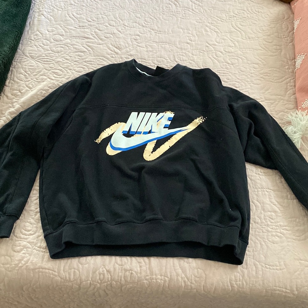 Retro Style Nike Sweater Size Medium